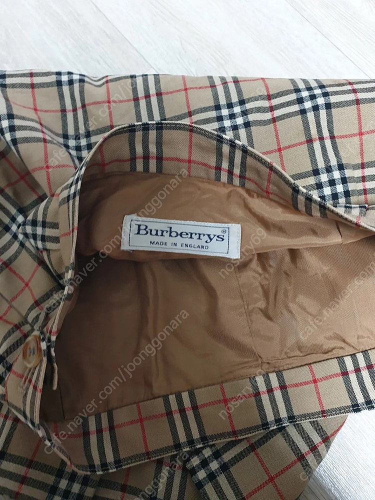 버버리 여성용 치마 판매합니다--3