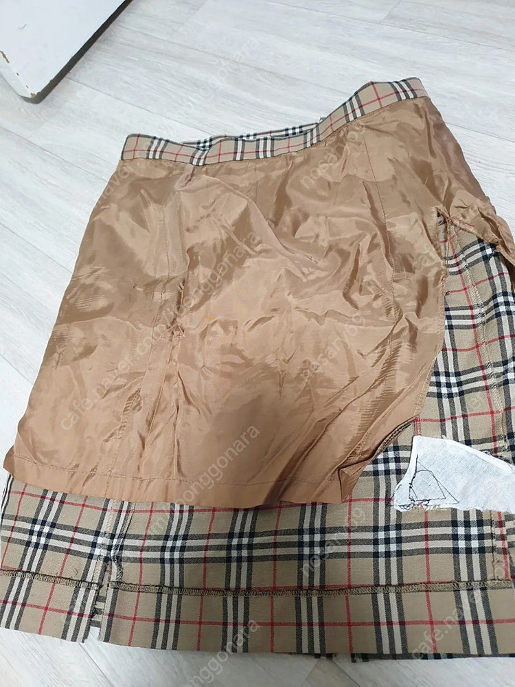 버버리 여성용 치마 판매합니다--4