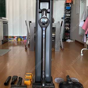 LG A9 무선 청소기 + 올인원타워 + 물걸레 청소키트 + 침구 청소 키트 팝니다.