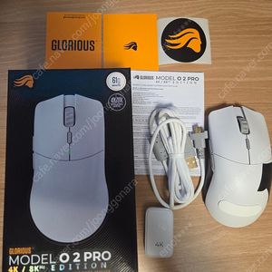 글로리어스 O 2 PRO 4K / 8K 화이트 마우스 팝니다
