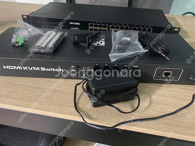 nx7208 kvm 8:1 스위치 팝니다--1