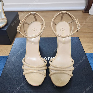 샤넬웨찌힐 37.5 사이즈 거의 새것 판매해요