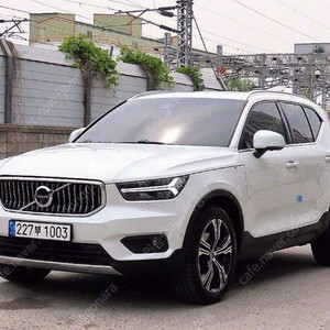 중고차 볼보 XC40 2.0 B4 AWD 인스크립션 부부중고차 중고차할부 ★ 여유자금 ★ 수원 ★