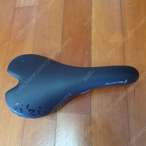 피직아리안테 델타 안장
