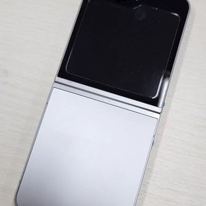 갤럭시 Z플립6 그레이색상 256용량 새상품컨디션 초S급 단말기 57만 판매합니다