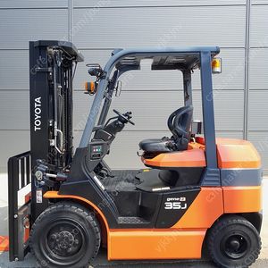 도요타 중고 전동지게차 3.5톤 3단 4500MM 자동발편개식장착 2020년식 타이어모두신품 [신차수준]