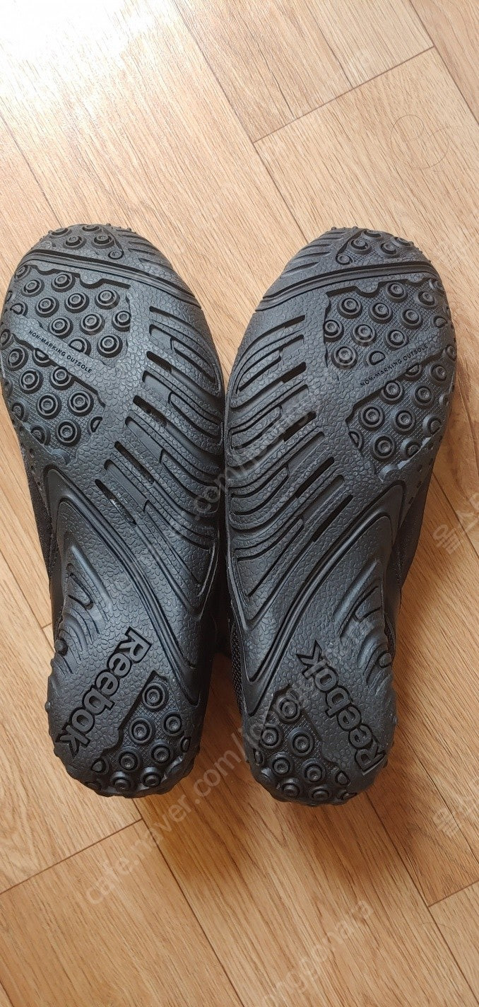 리복 아쿠아 슈즈 새것 검정색 280mm입니다--1