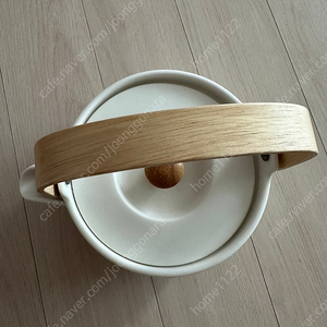마리메꼬 화이트 티팟