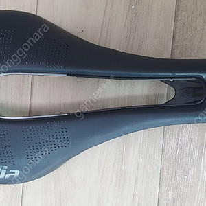 셀레 이탈리아 SLR 부스트 수퍼플로우 카트 카보니오 130mm 안장 팝니다