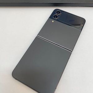 갤럭시Z플립4 블랙 256GB 무잔상 상태좋은 중고23만팝니다.