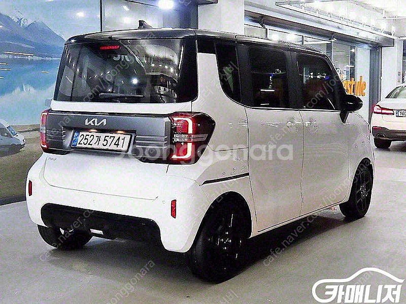 [기아]더 뉴 레이 시그니처 (5인승)2023 년식 흰색 문제 없는 중고차--2