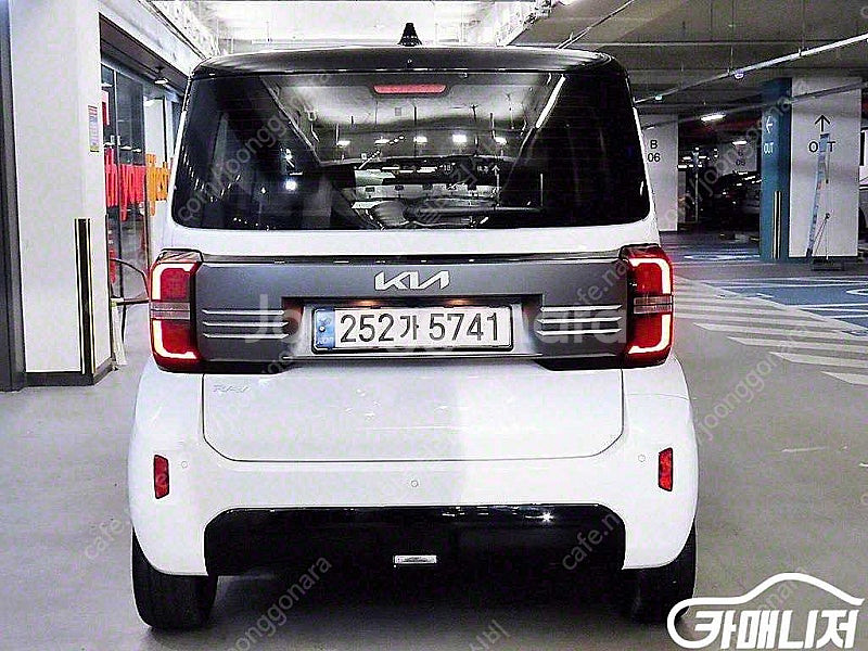 [기아]더 뉴 레이 시그니처 (5인승)2023 년식 흰색 문제 없는 중고차--3