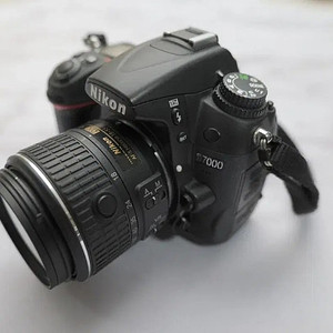 니콘 중급용 DSLR 카메라 D7000 과 18-55렌즈 세로그립
