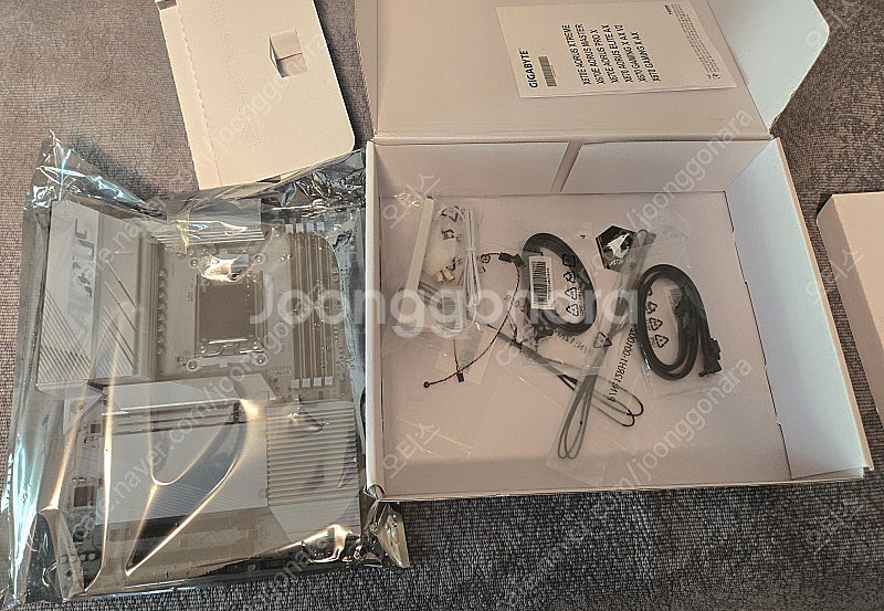 기가바이트 x670e aorus pro x 팝니다.--2