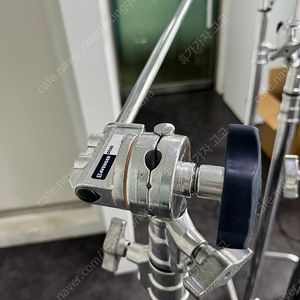 Avenger A2033L C-Stand + D520 + D200