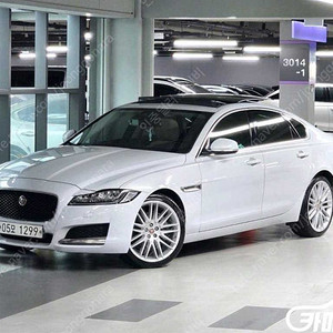 중고차 할부 XF(X260) 2.0D 포트폴리오 AWD (5인승) 2017 년식 흰색 상태 좋은 중고자동차