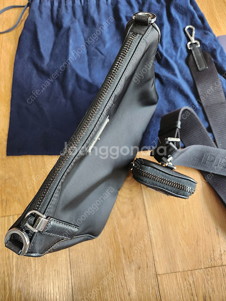 프라다 리나일론 앤 사피아노 레더 숄더백--3