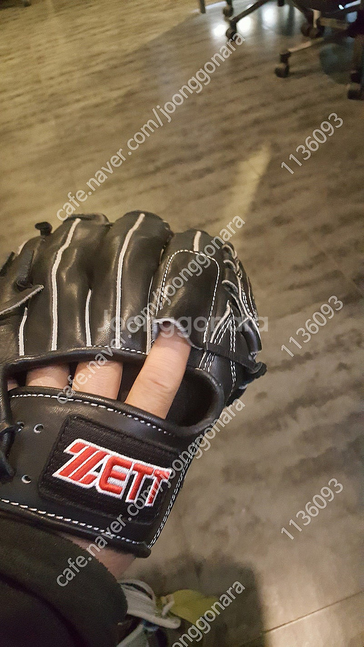 야구글러브2개5만 8만--0