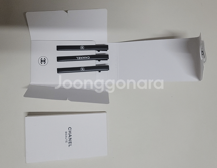 샤넬 블랙집게핀 3종 , 핸드폰줄 , 기타 악세사리--2