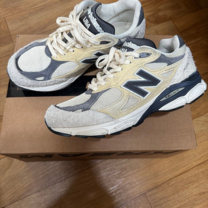 [255]뉴발란스 990v3 문빔 마카다미아넛 중고 판매