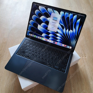 부산 맥북에어 M2 8GB / 256GB 배터리90% 팝니다.