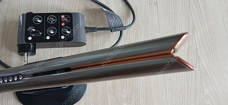 [정품] dyson 다이슨 에어스트레이트 스트레이트너 니켈코퍼 +거치대--6