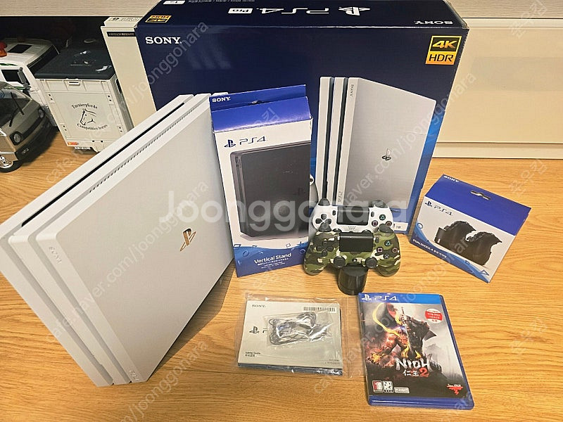 플스4 Pro 화이트 (CUH-7218B) 1TB 풀셋--0