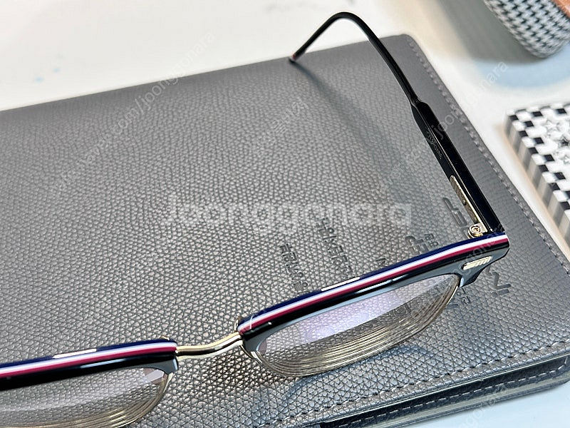 톰브라운 TB-711-A-BLK-GLD-52 하금테 정...--4