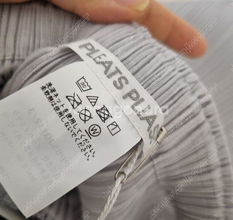 이세이미야케 플리츠플리즈 베이직라인 라이트그레이 반팔탑...--7