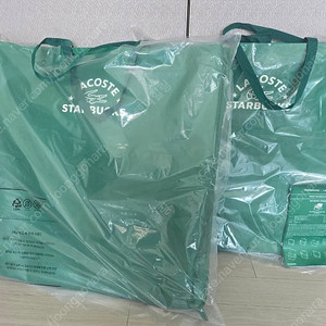 스타벅스 라코스테 콜라보 와이드 폴딩 체어 그린 새상품 팝니다