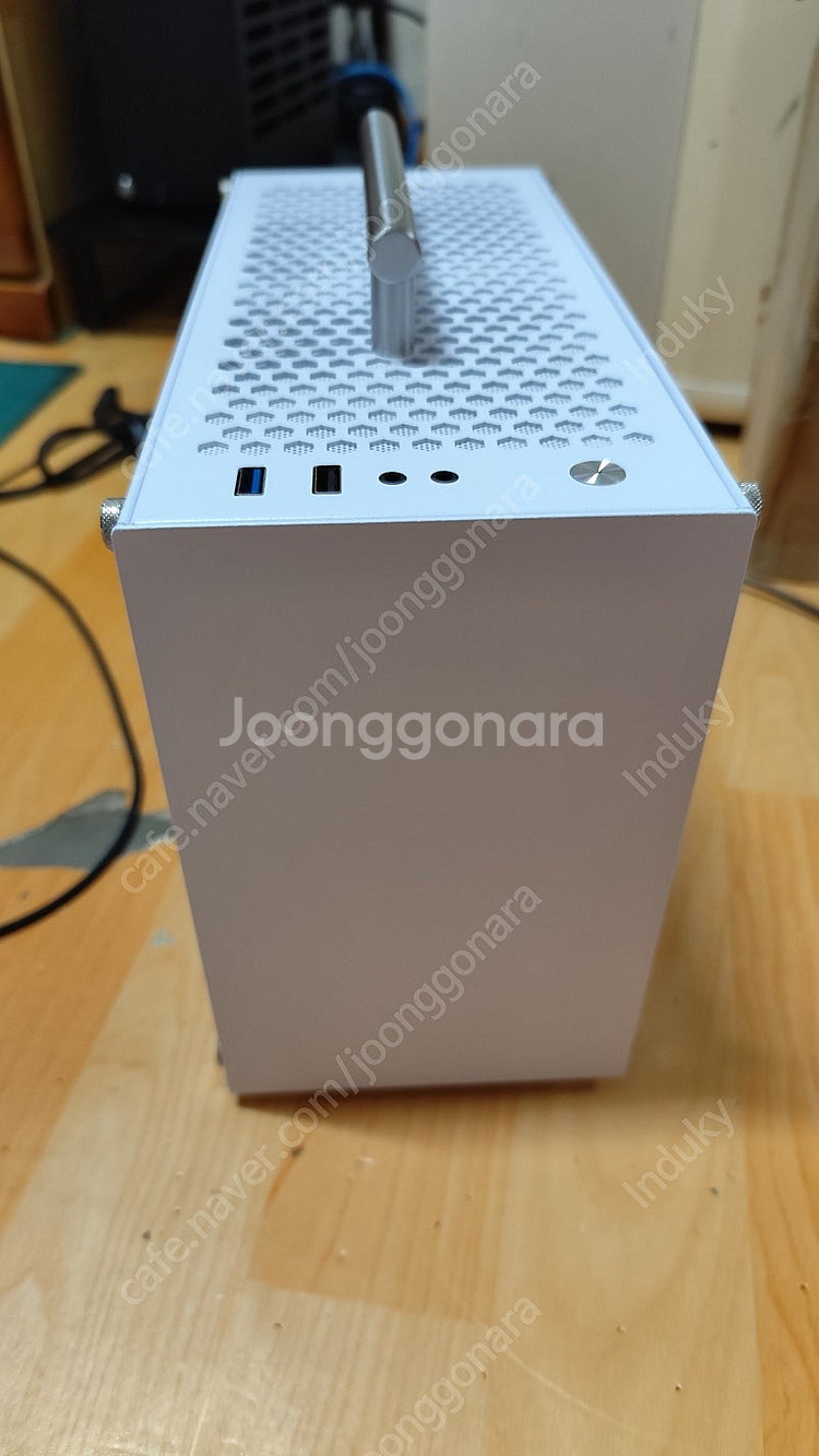 라이젠 7800X3D SFF 반본체 팝니다.--0