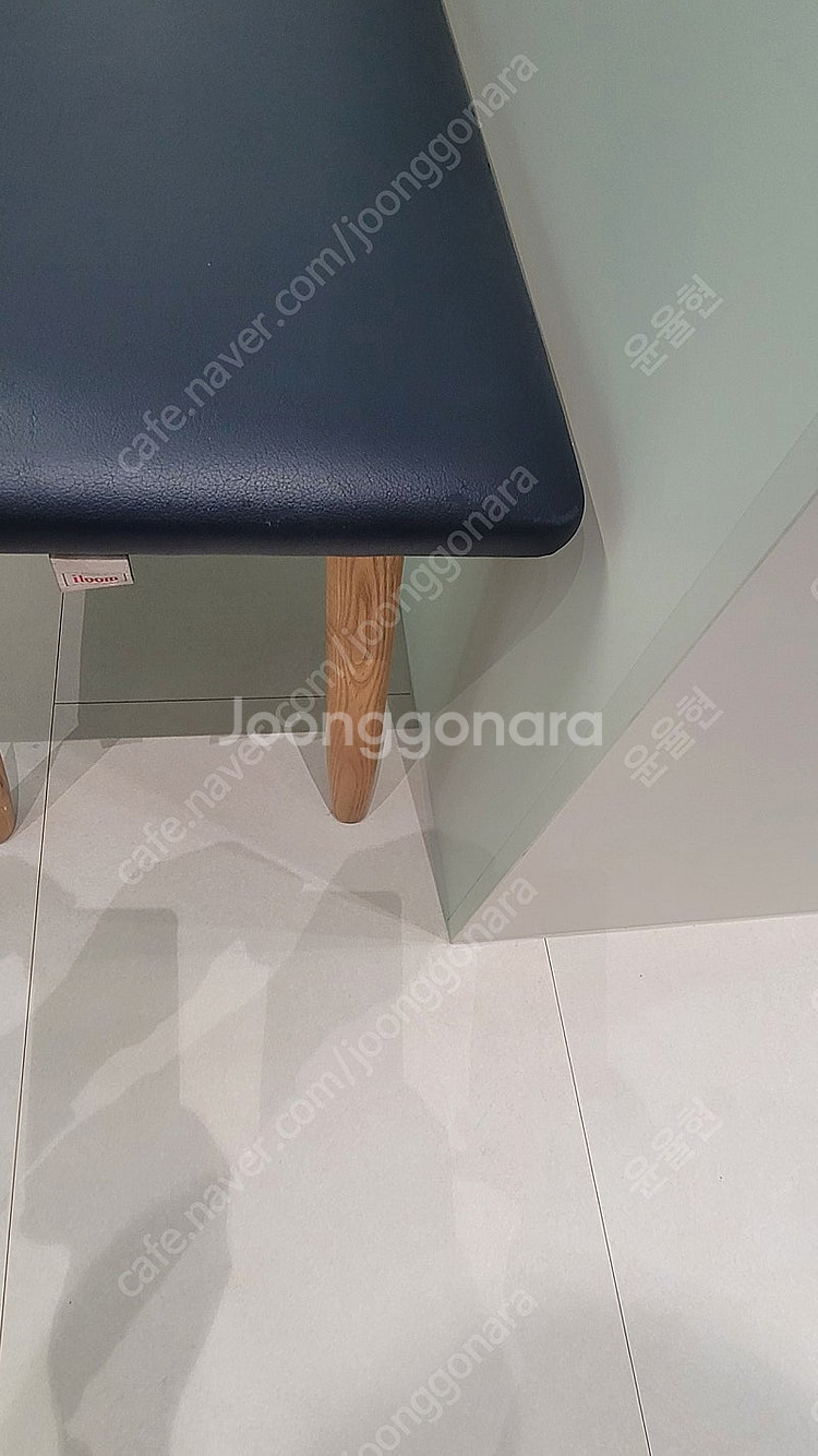 일룸 비비식탁 1400. 벤치포함. 싸게 팝니다.--5