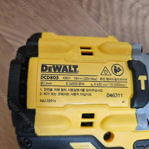 디월트 DCD805, 미사용 신품 상태로 준비되어 있습니다.