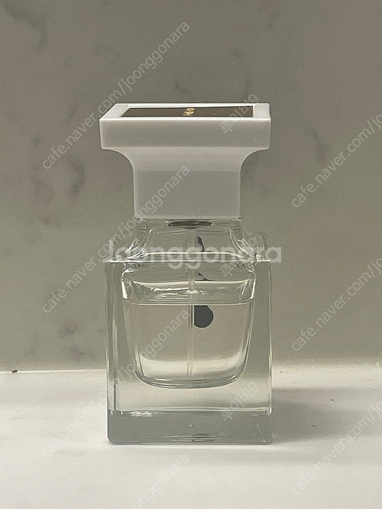 톰포드 화이트스웨이드 30ml 국문텍 팝니다.--2