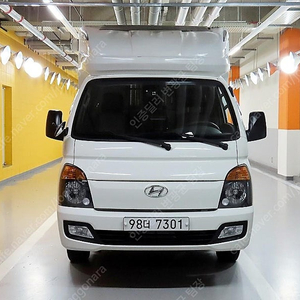 캠핑카 중고 포터2 흰색 2018년식 10,411km 기본형 중고차견적