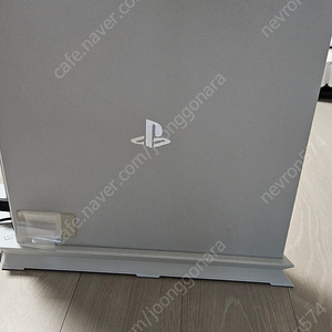 PS4 PRO 화이트 1TB 팝니다(ㅋㅍ6.72 작업되어있습니다 잘 아시는분이 구매했으면 합니다)