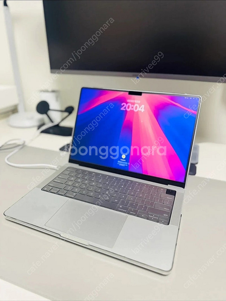 맥북프로 M3 14인치 실버 CTO 팝니다--0