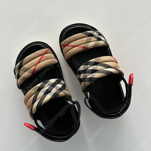 버버리키즈 샌들