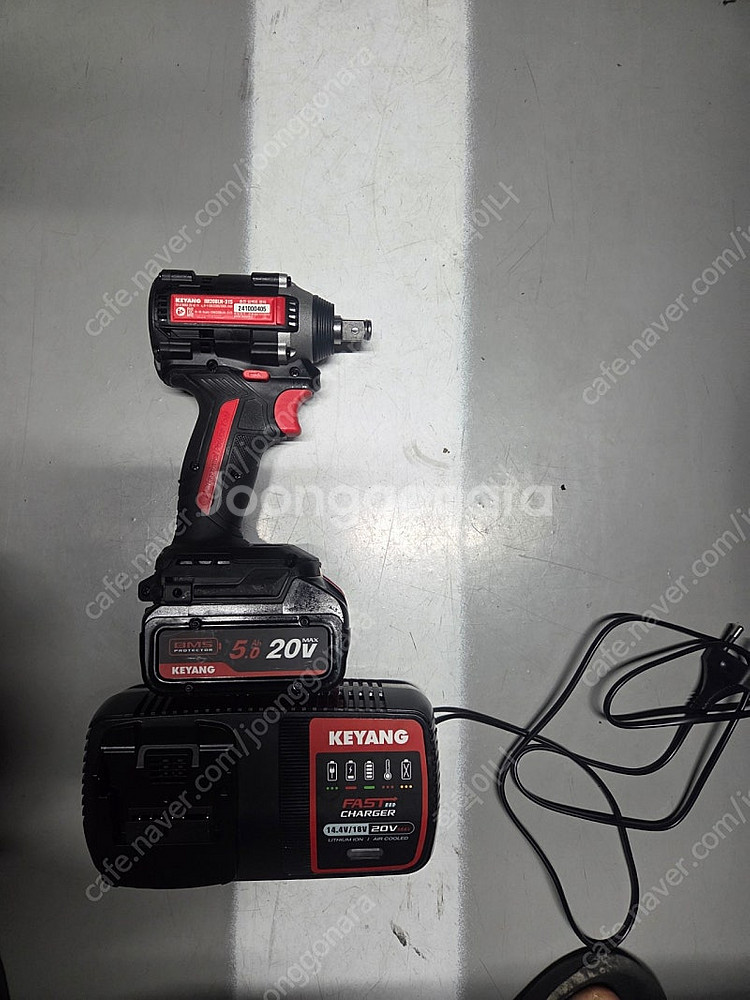 계양 20v임팩렌치 DW20BLH-315 팝니다--0
