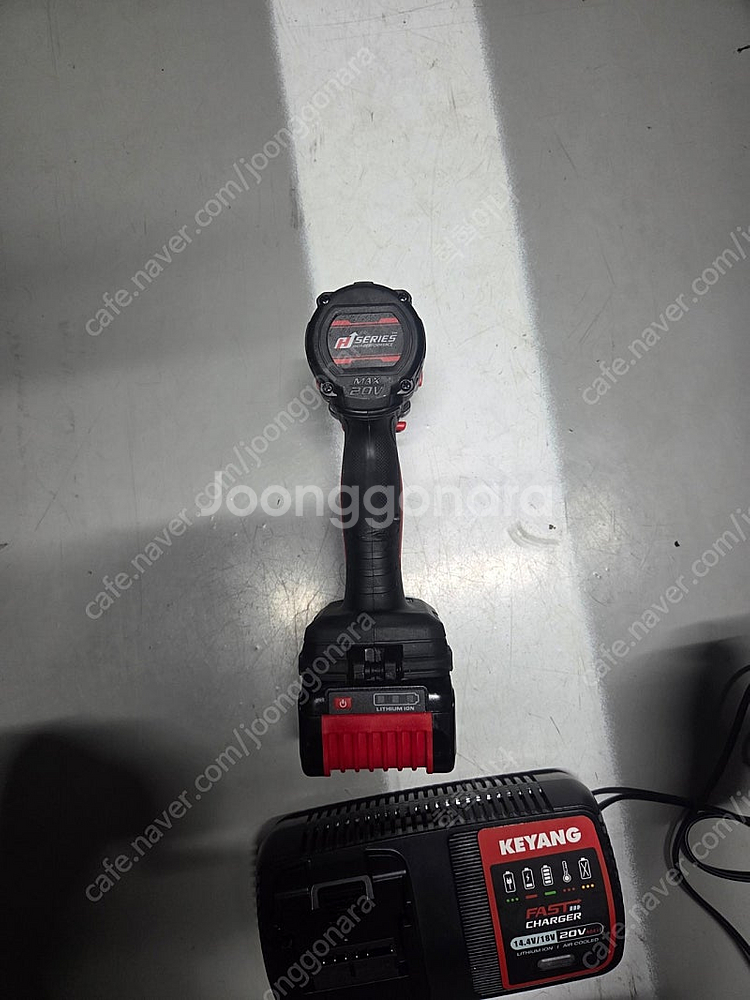 계양 20v임팩렌치 DW20BLH-315 팝니다--2