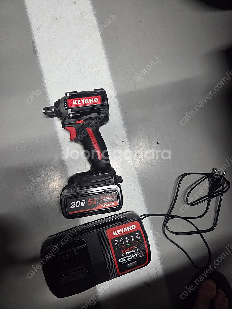 계양 20v임팩렌치 DW20BLH-315 팝니다--3