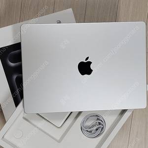 맥북 프로 M3pro 18gb 12코어 18코어 14인치 100% 고급형 / macbook pro m3 m4 m1 / 서울 직거래 택배