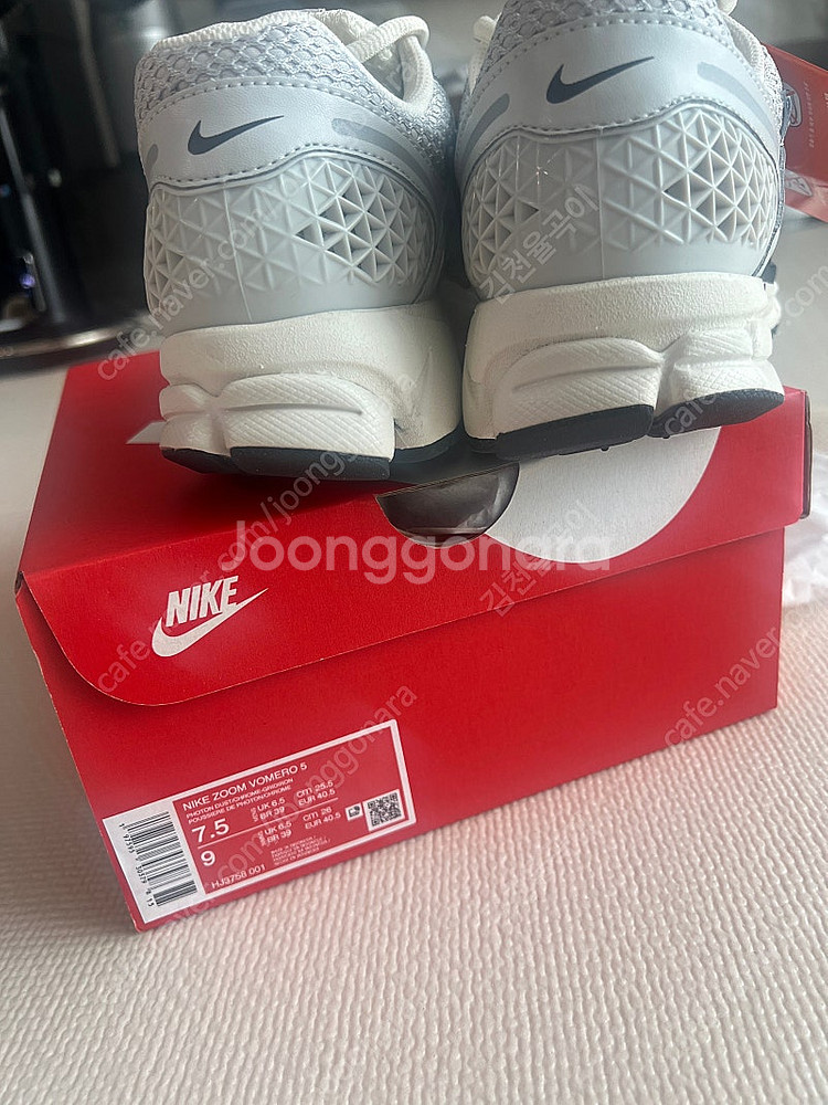 나이키 줌보메로5 메탈릭 실버 공홈구잎--4