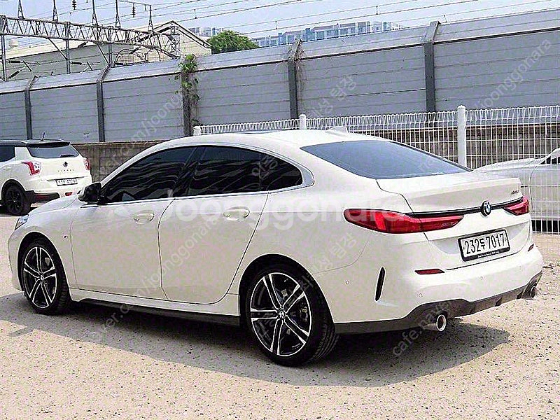 BMW 2시리즈 중고 2시리즈 218d 흰색 2021년...--3