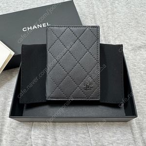 샤넬 클래식 카드지갑 올블랙 새제품 AP3822 오거니이저