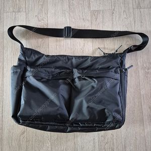 유니클로 멀티포켓숄더백 (블랙)