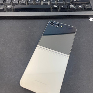 갤럭시Z플립5 크림 512GB 무잔상 상태좋은 중고33만팝니다.