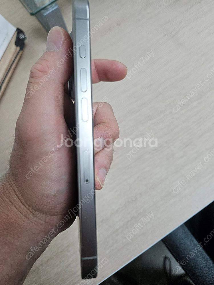 아이폰 15 프로 256GB 내추럴티타늄 자급제--4