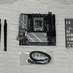 ASROCK Z690 ITX wifi ddr4 메인보드 판매합니다.