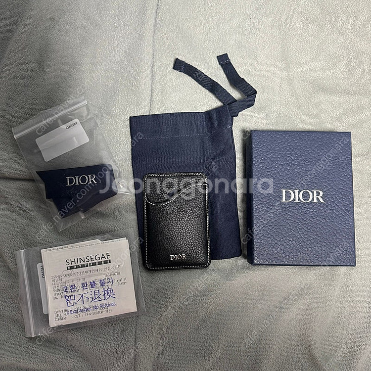 디올 맥세이프 마그네틱 카드지갑 팝니다.--0